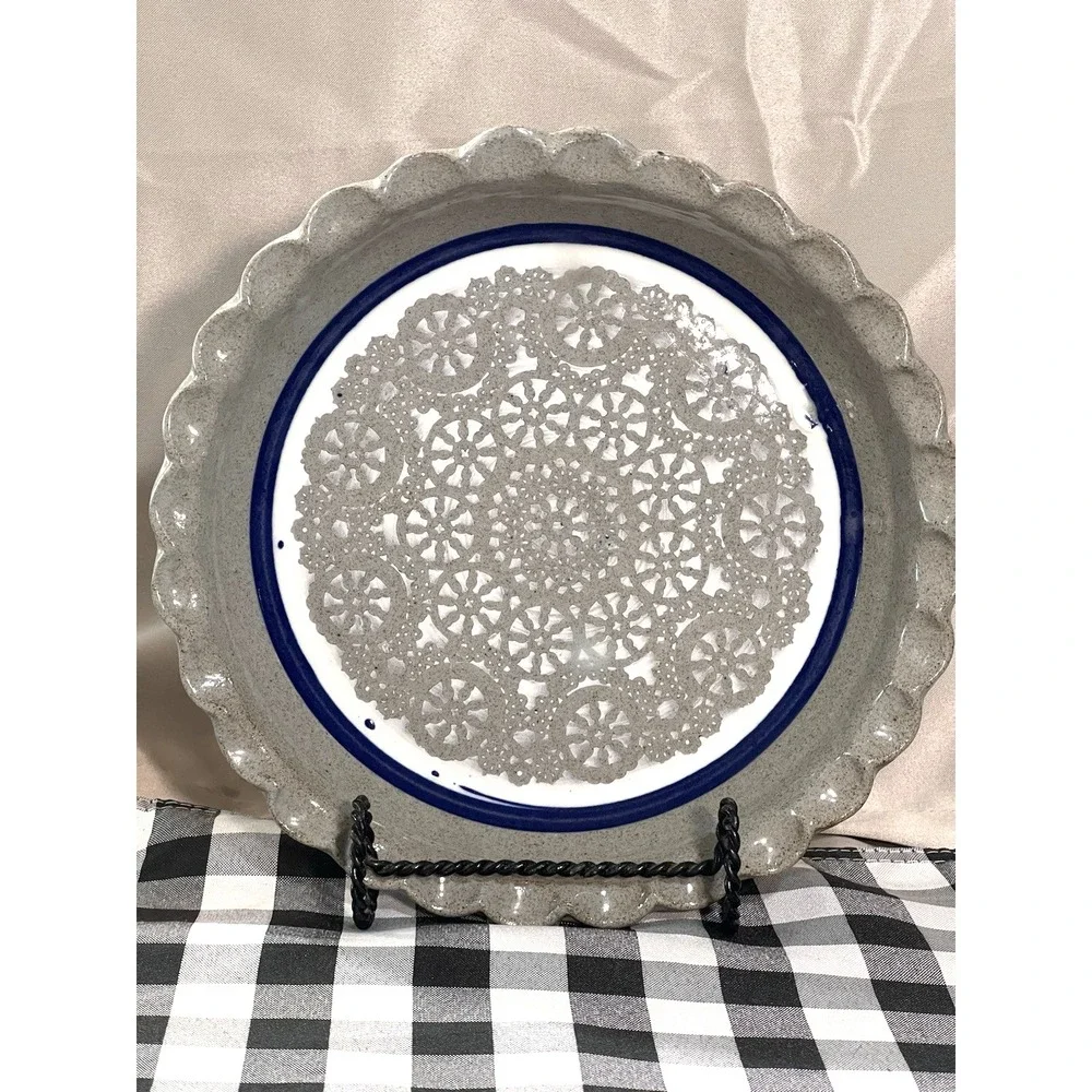 PIE DISH WITH SCALLOPED EDGES WHITE‎ DOILY STYLE PATTERN 10 x 1.75 (2562)